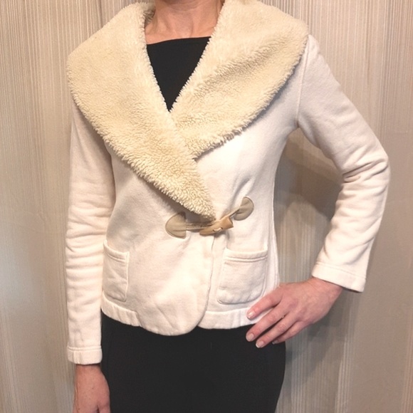 Ralph Lauren -Cream Fleece fur on lapel and button toggle.. classic-DEAL4STEAL🥳 - Picture 1 of 5